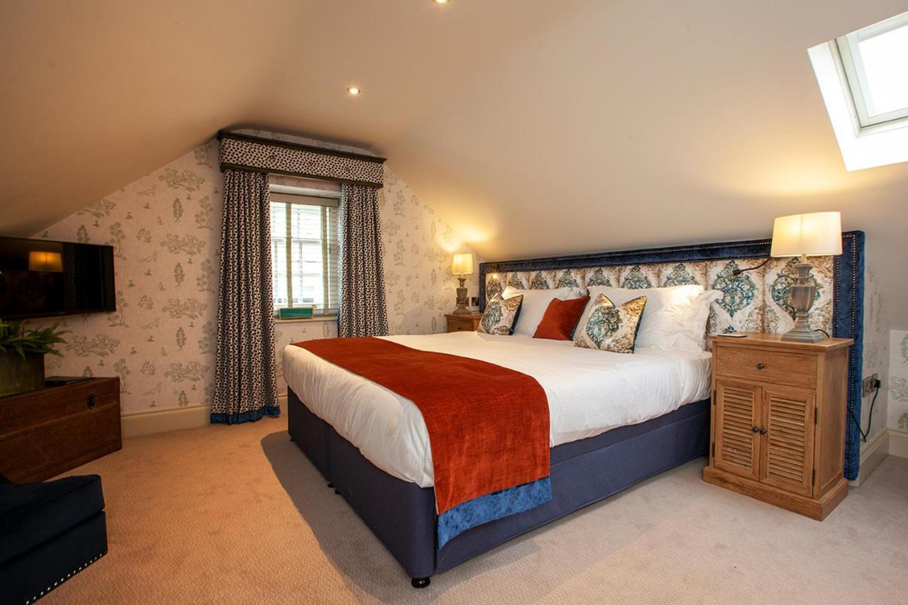 Inn The Fox And Hounds Country