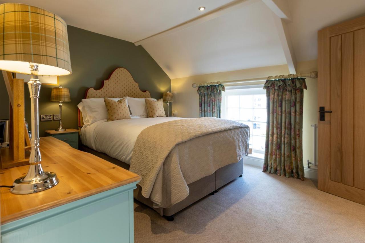 Inn The Fox And Hounds Country
